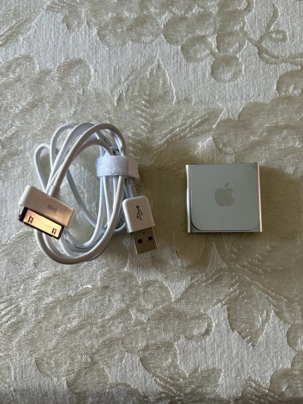 Apple iPod nano 6th Generation 8GB Silver